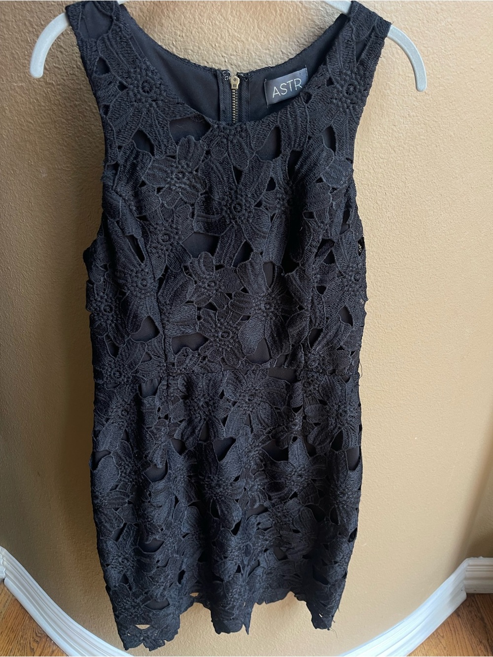 ASTR The Label Black Floral Lace Crochet Mini Dress LBD Size Large - Picture 2 of 6